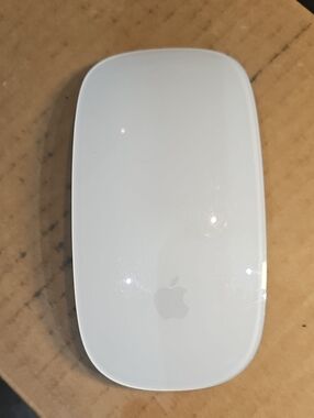 Apple White Wireless Magic Mouse - Sleek Multi-Touch Mouse